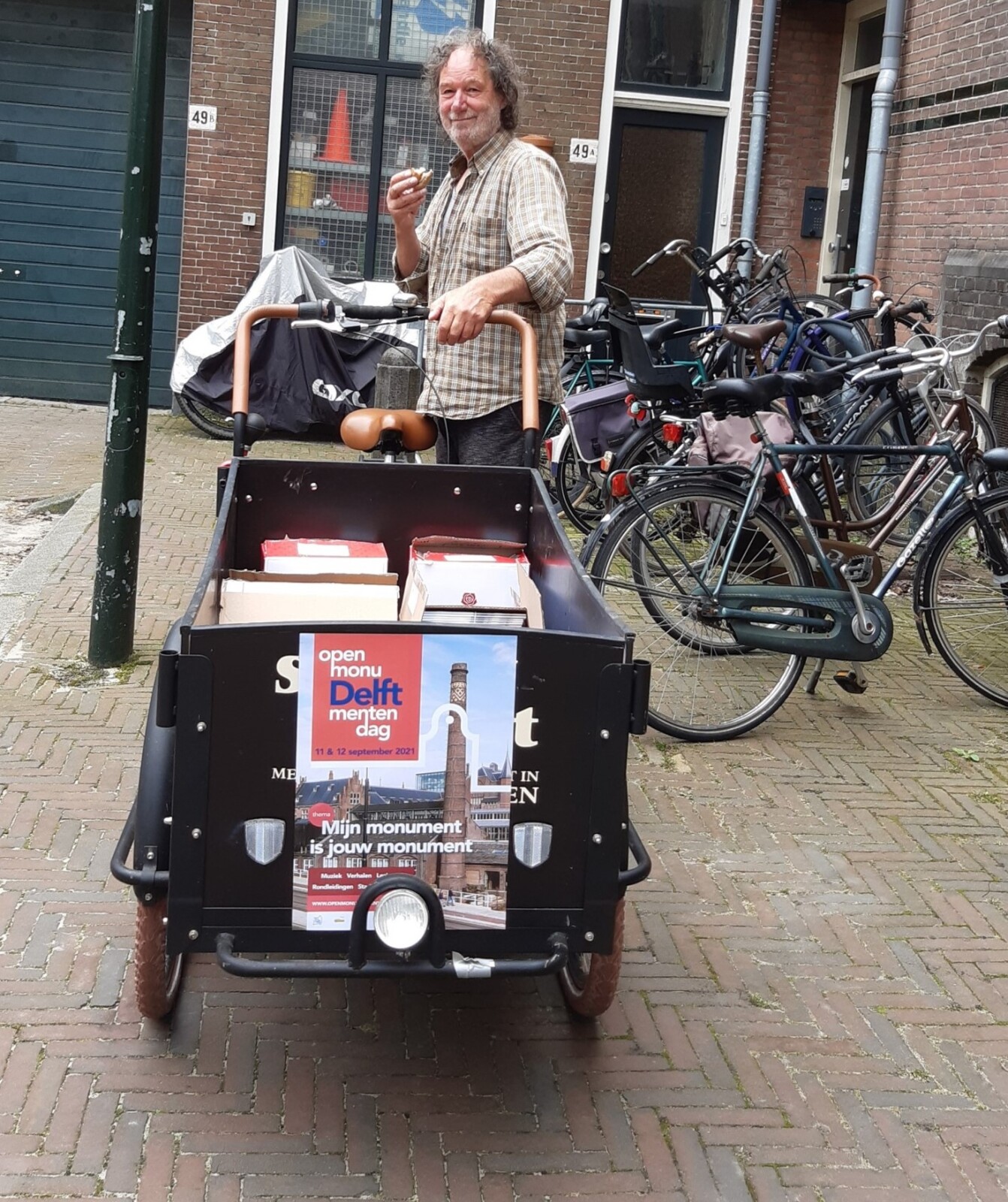 distributie-2021-henk-op-de-bakfiets-van-schols-en-t-hart-kopie.jpg