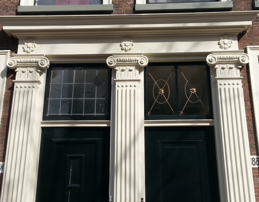 Verhalen over oude Delftse huizen en hun bewoners